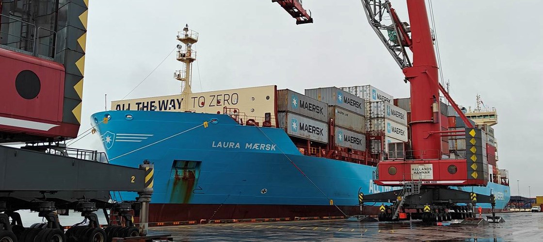 Världens första metanoldrivna containerfartyg anländer till Halmstad i samarbete mellan Biltema och Maersk