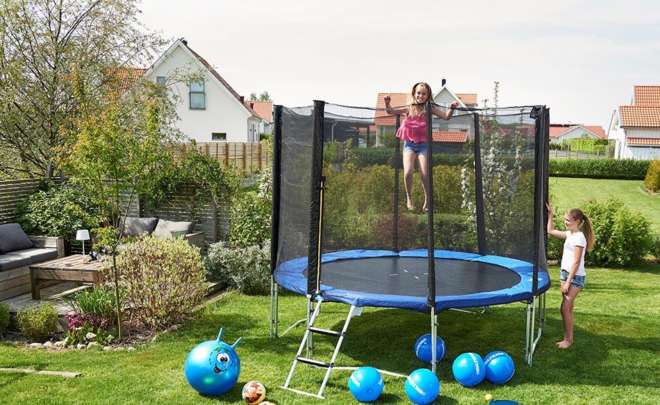 How to safely jump on your trampoline
